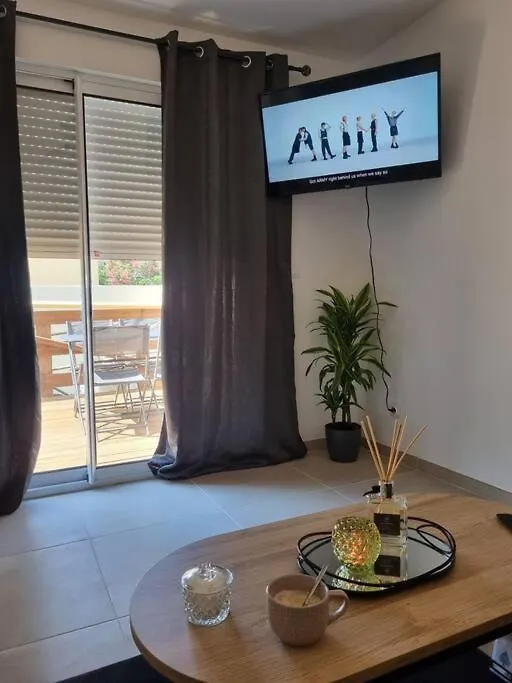 Maison Cosy Avec Petit Jardin Avignon 0*,  Frankreich