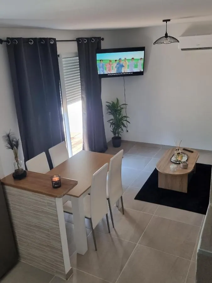 Maison Cosy Avec Petit Jardin Avignon Ferienhaus